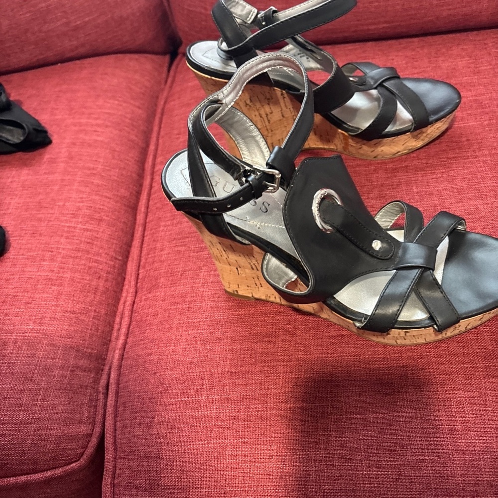 Guess wedge